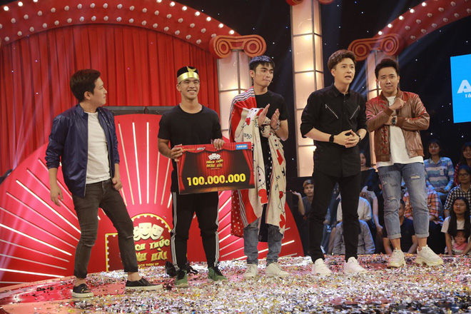 Trường Giang sững sờ khi bị thí sinh gọi là thằng lùn, 2 chàng trai hôn nhau trực diện gây sốc-11