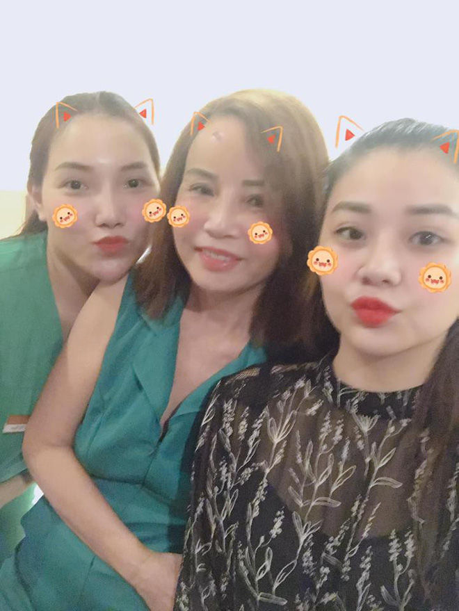 Cô dâu 62 tuổi đăng ảnh mới nhất sau phẫu thuật, chồng chia sẻ vẫn chưa thể nói chuyện-5