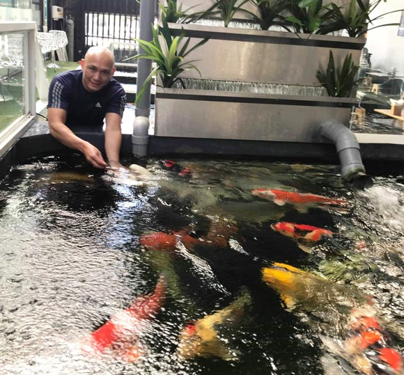 Hơn 300 chú cá quốc ngư xứ Mặt Trời mọc đẹp mê hồn của trai phố núi-8