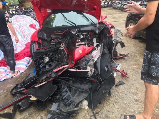 Công an bàn giao siêu xe Ferrari 488 bị tai nạn cho ca sĩ Tuấn Hưng-1