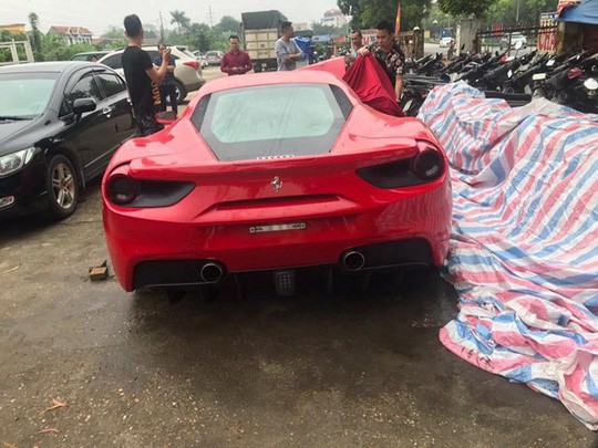 Công an bàn giao siêu xe Ferrari 488 bị tai nạn cho ca sĩ Tuấn Hưng-2