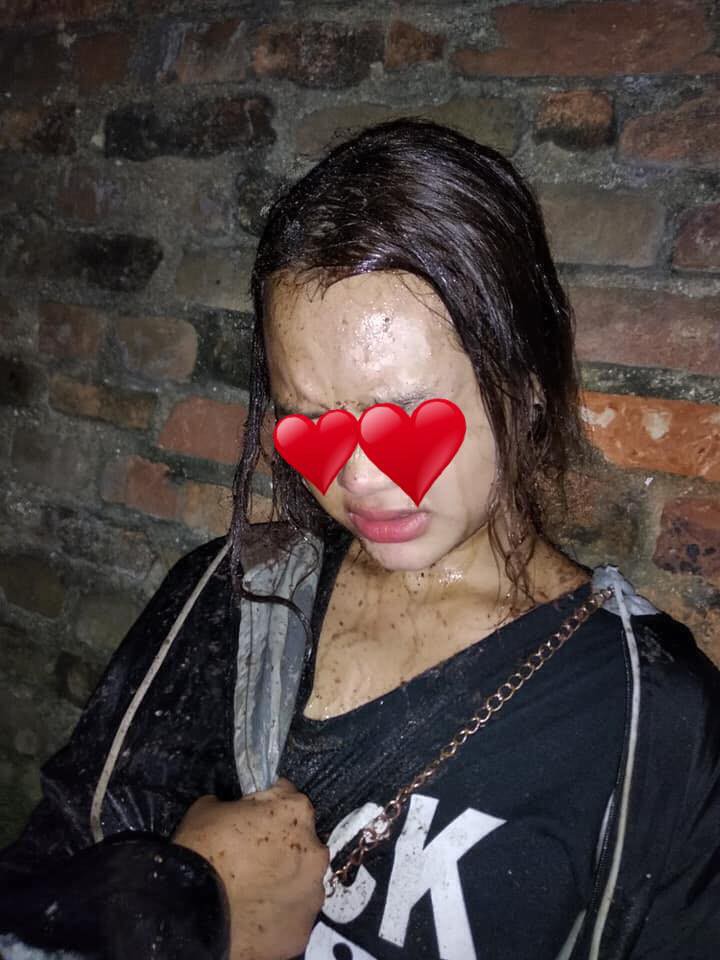 Hình ảnh cô gái trẻ nghi bị đánh ghen, tạt mắm tôm lên khắp người khiến cư dân mạng xôn xao tranh cãi-3