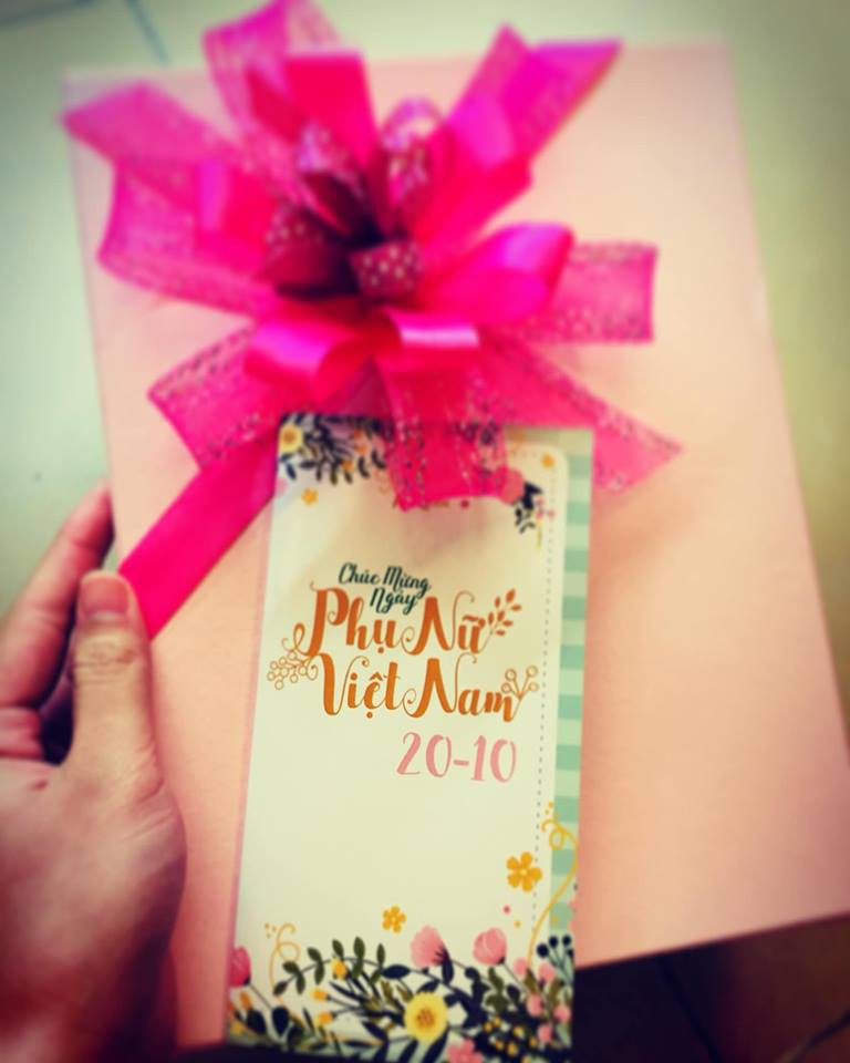 Hứa tặng bạn gái cả thế giới nhân dịp 20/10, chàng trai khiến dân mạng cười đau bụng-1