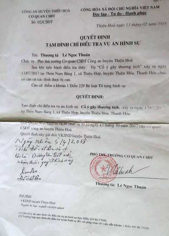 Bị ngăn chặt cây hoa sữa, 8 người xông ra đánh, chém vợ chồng hàng xóm dã man-4