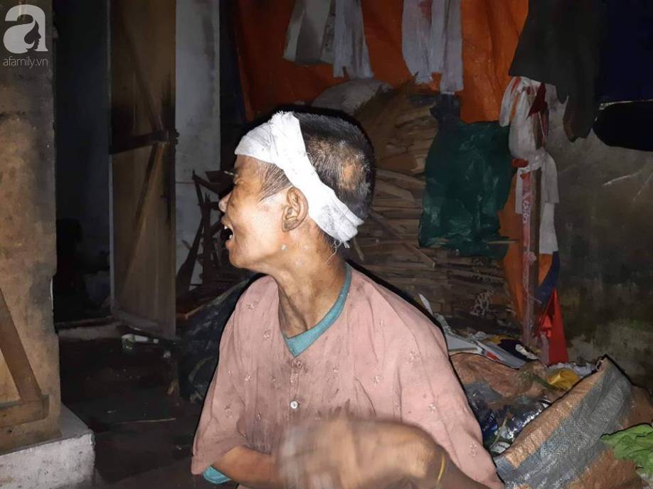 Bà mẹ mù gần 90 tuổi và con gái tâm thần giữa Hà Nội: Được nghe nhiều tiếng người đến chơi là mừng lắm-5