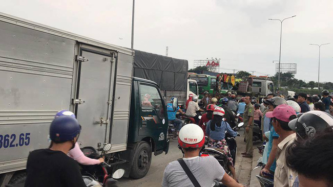Tai nạn kinh hoàng tại Sài Gòn: 2 người chết, 3 người bị thương nặng, giao thông ùn tắc nghiêm trọng-2