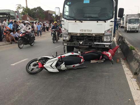 Nóng: Phát hiện 1 trẻ sơ sinh còn nguyên dây rốn rơi từ tầng cao xuống sân chung cư HH Linh Đàm-6