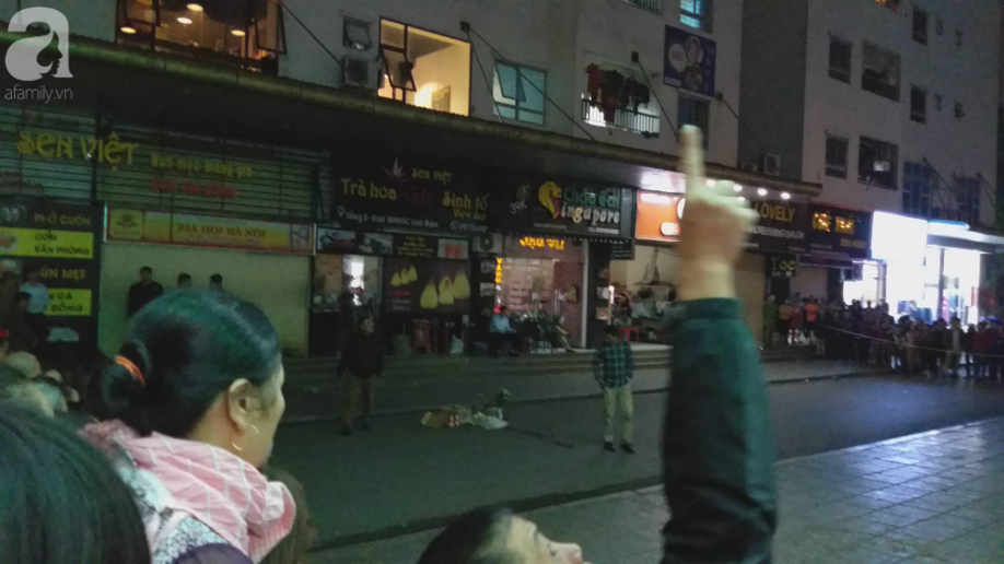 Người dân bàng hoàng kể lại giây phút chứng kiến em bé sơ sinh còn nguyên dây rốn bị rơi ở HH Linh Đàm-6