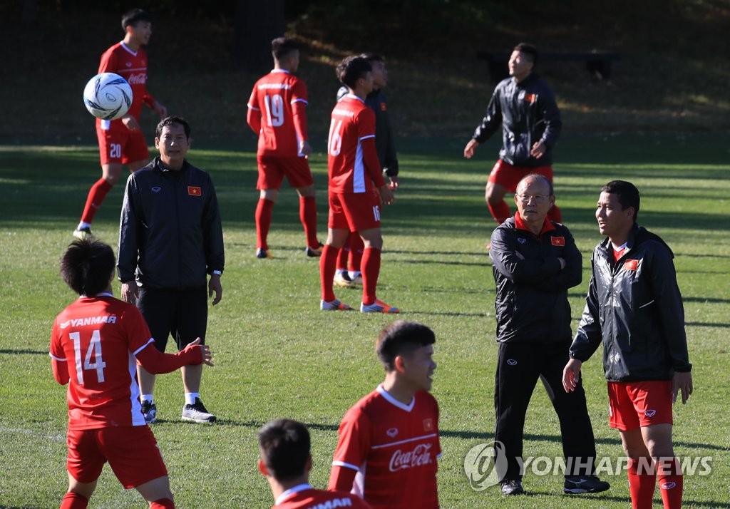Muôn sắc thái của HLV Park Hang Seo trong buổi tập của đội tuyển Việt Nam tại Hàn Quốc-1