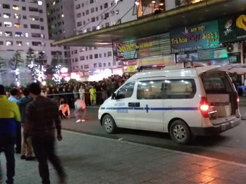 Bé sơ sinh rơi từ chung cư Linh Đàm: Cô gái trẻ nghi là mẹ cháu bé đang nằm viện-3