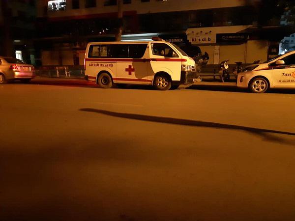 Bé sơ sinh rơi từ chung cư Linh Đàm: Cô gái trẻ nghi là mẹ cháu bé đang nằm viện-1