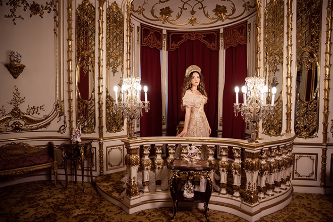 Lý Nhã Kỳ kiêu sa với đầm mang phong cách Hoàng gia trong lâu đài cổ-2