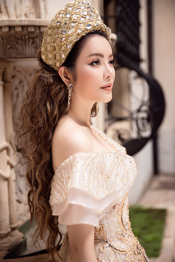 Lý Nhã Kỳ kiêu sa với đầm mang phong cách Hoàng gia trong lâu đài cổ-8