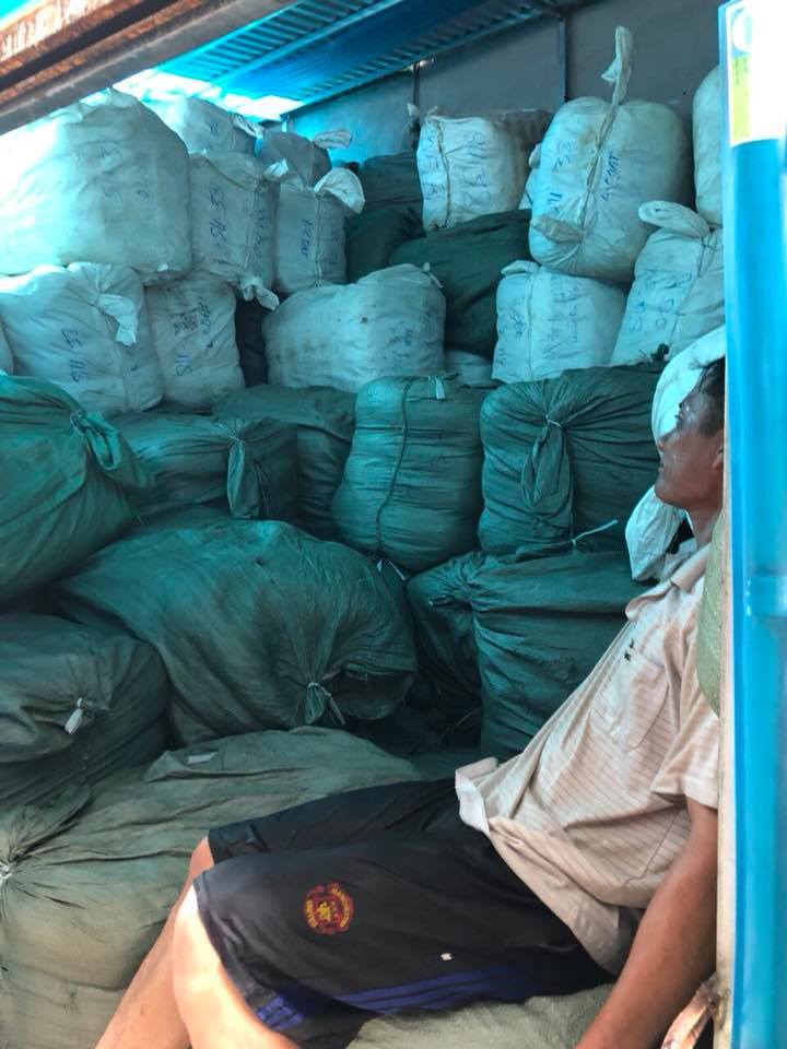 Trời trở rét, chủ shop hàng thùng thu về 35 triệu đồng/ngày-2