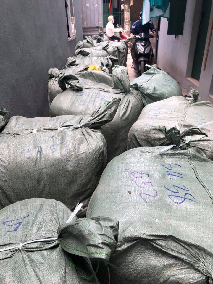 Trời trở rét, chủ shop hàng thùng thu về 35 triệu đồng/ngày-3