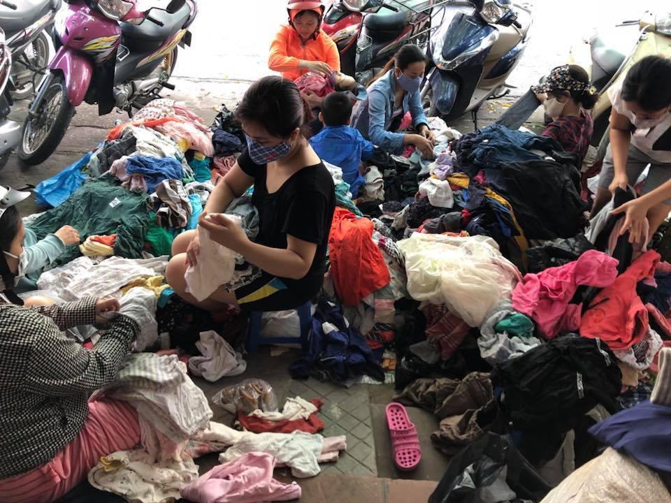 Trời trở rét, chủ shop hàng thùng thu về 35 triệu đồng/ngày-5