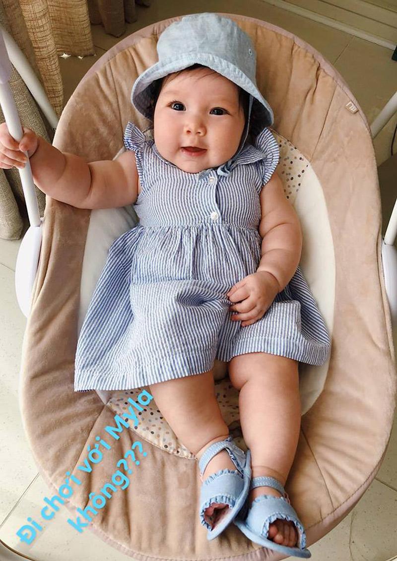 Loạt ảnh yêu không tả xiết của con gái siêu mẫu Hà Anh, mẹ nào cũng phải cưng-10