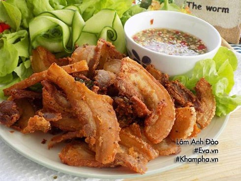Thịt ba chỉ chiên kiểu Thái thơm ngon, giòn giòn nhâm nhi đã miệng