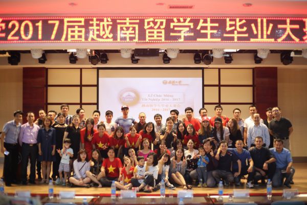 Mê mệt với vẻ đẹp tựa tranh vẽ của ngôi trường được mệnh danh là Đại học hoa anh đào ở Trung Quốc-10