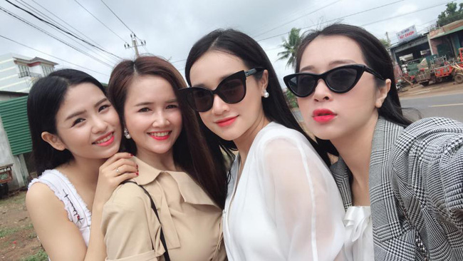 Lần đầu về quê nhà Đắk Lắk đoàn tụ với gia đình, Nhã Phương lại không giấu được vòng hai lớn khác thường-2