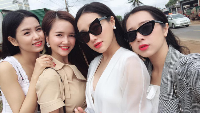 Lần đầu về quê nhà Đắk Lắk đoàn tụ với gia đình, Nhã Phương lại không giấu được vòng hai lớn khác thường-4