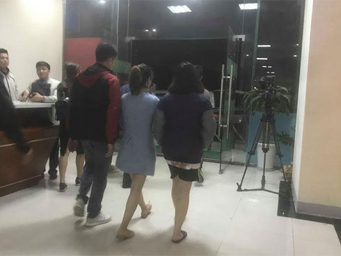 Nữ sinh ném con từ tầng 31 xuống đất được nhận xét xinh xắn, hát hay, múa đẹp-3