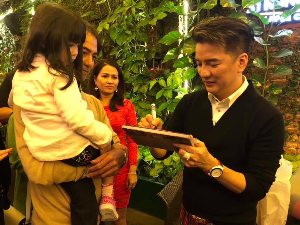 Đàm Vĩnh Hưng lên tiếng việc fan hâm mộ phát điên, nhảy từ tầng 2 xuống đất-1