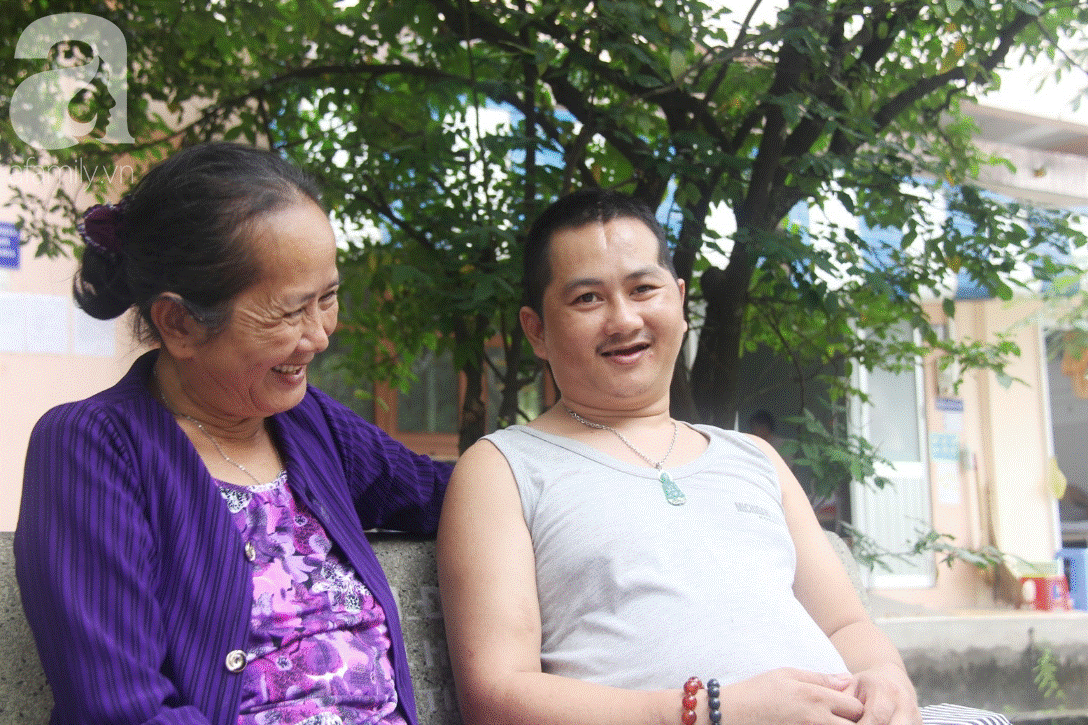 Nụ cười hạnh phúc của mẹ: 33 tuổi, đứa con trai đã biết nói, biết đi sau khi được ông trời trả lại-4