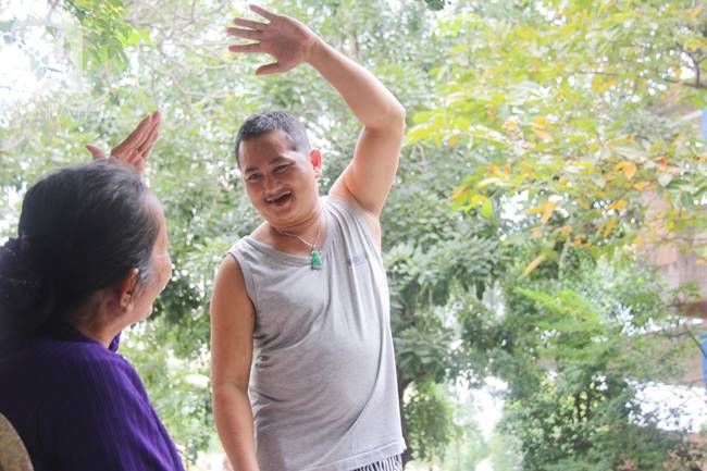 Nụ cười hạnh phúc của mẹ: 33 tuổi, đứa con trai đã biết nói, biết đi sau khi được ông trời trả lại-11