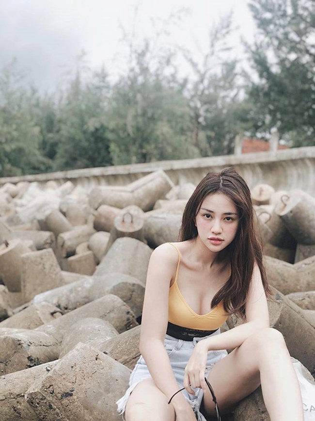 Elly Trần, Minh Tú, Thiên Nga: Ai gợi cảm nhất khi mặc mốt quần tụt gây tranh cãi?-14