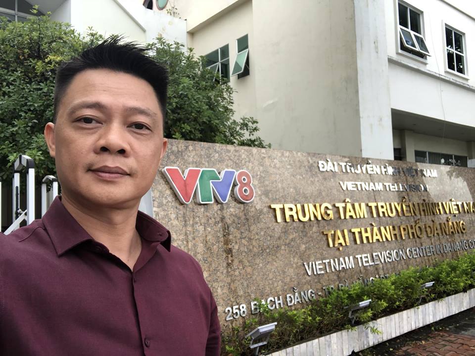 BTV Trần Quang Minh khóc chia tay VTV6 để vào Đà Nẵng-5