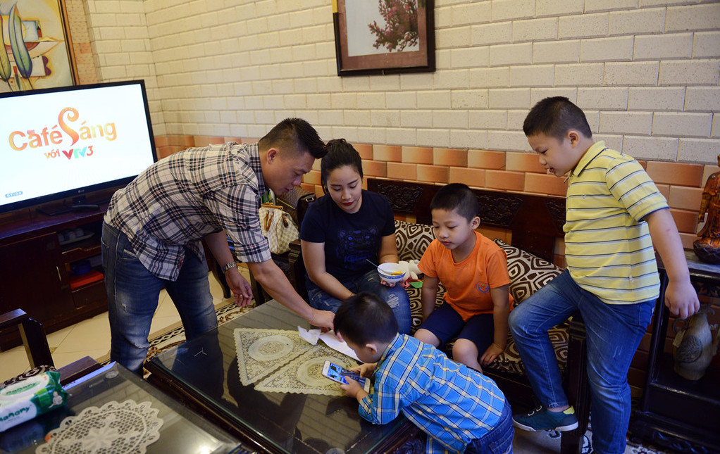 BTV Trần Quang Minh khóc chia tay VTV6 để vào Đà Nẵng-11