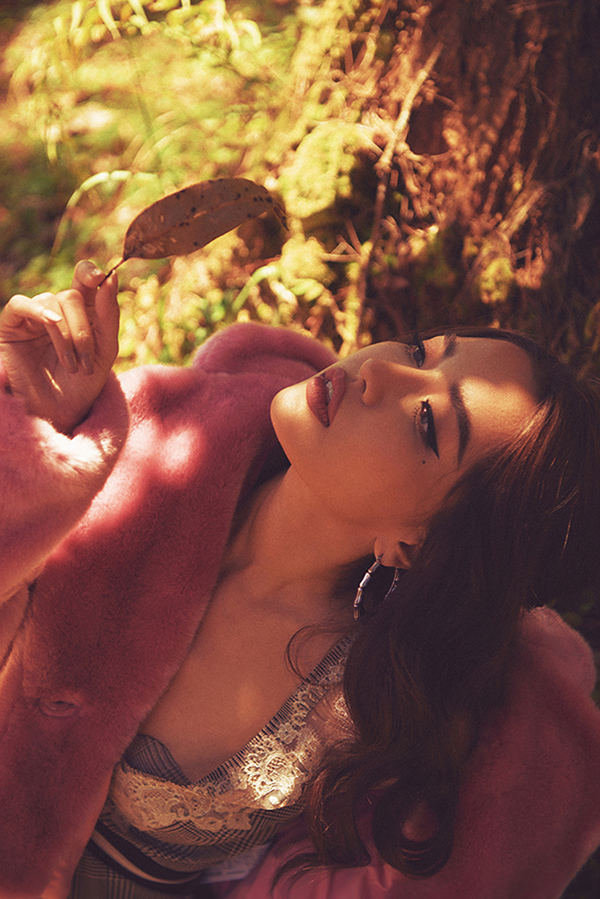 Sau khi bỏ Bùa yêu, Bích Phương quyết thiêu đốt mắt fan với hình ảnh quyến rũ-1