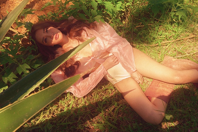 Sau khi bỏ Bùa yêu, Bích Phương quyết thiêu đốt mắt fan với hình ảnh quyến rũ-7