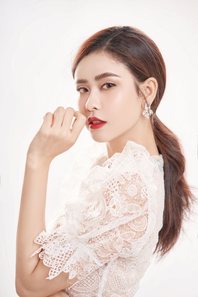 Trương Quỳnh Anh khoe vẻ đẹp mong manh gây thương nhớ nhân dịp 20/10-1