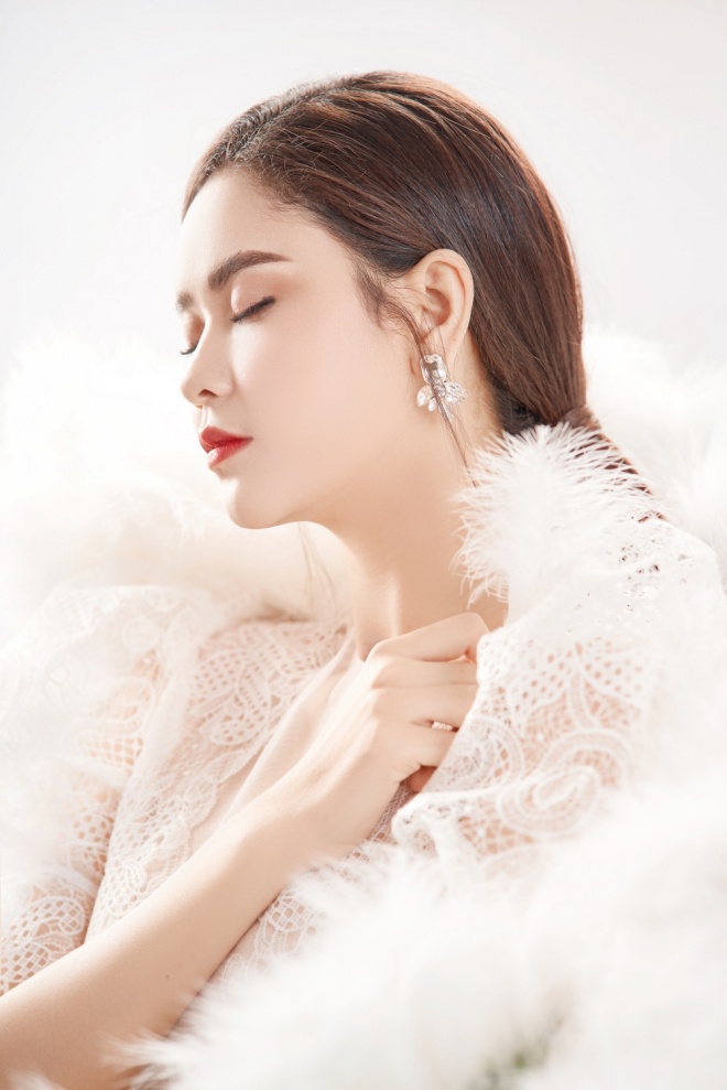 Trương Quỳnh Anh khoe vẻ đẹp mong manh gây thương nhớ nhân dịp 20/10-3