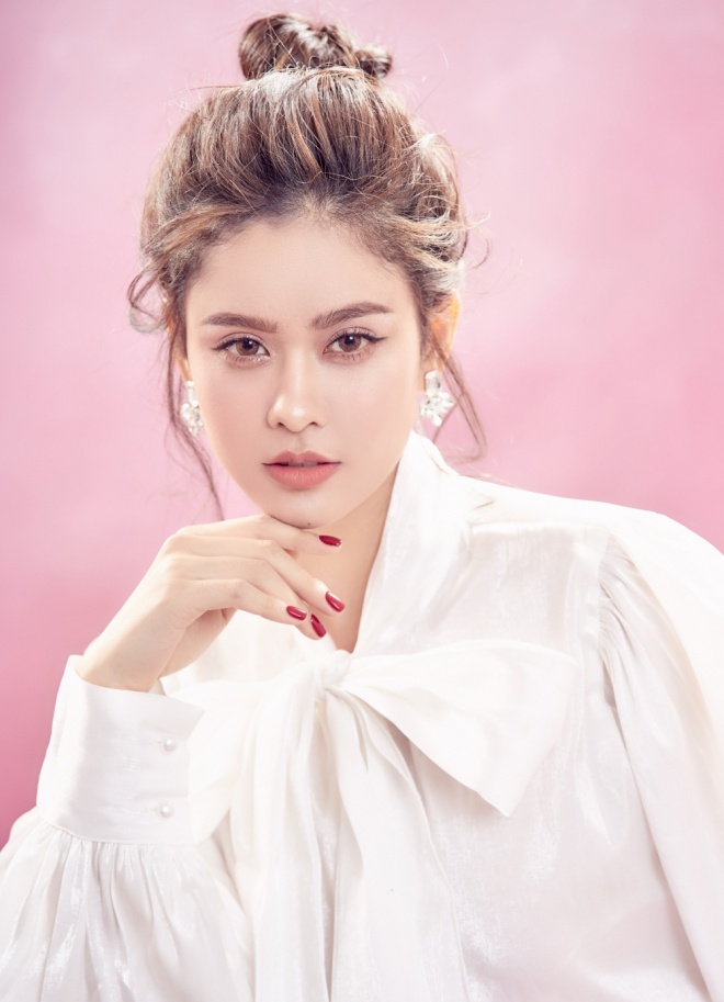 Trương Quỳnh Anh khoe vẻ đẹp mong manh gây thương nhớ nhân dịp 20/10-6