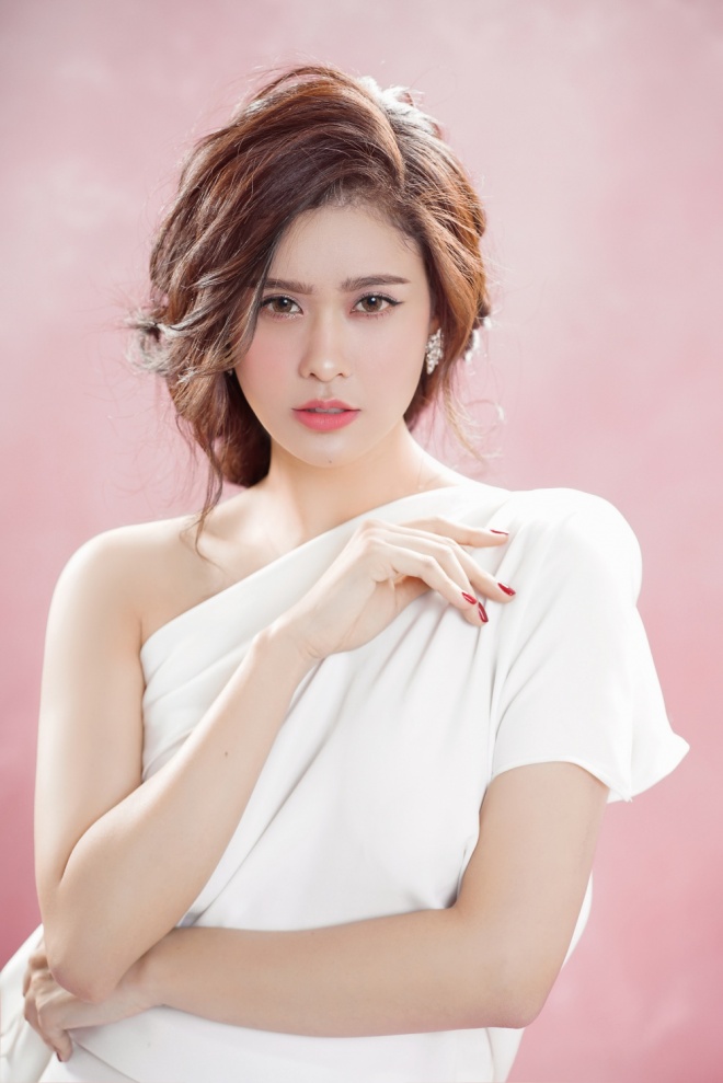 Trương Quỳnh Anh khoe vẻ đẹp mong manh gây thương nhớ nhân dịp 20/10-10