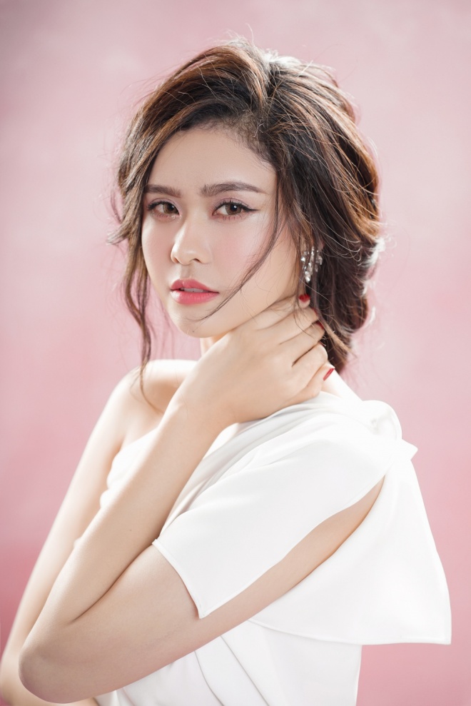 Trương Quỳnh Anh khoe vẻ đẹp mong manh gây thương nhớ nhân dịp 20/10-11