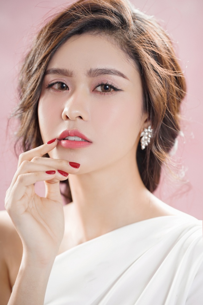 Trương Quỳnh Anh khoe vẻ đẹp mong manh gây thương nhớ nhân dịp 20/10-12