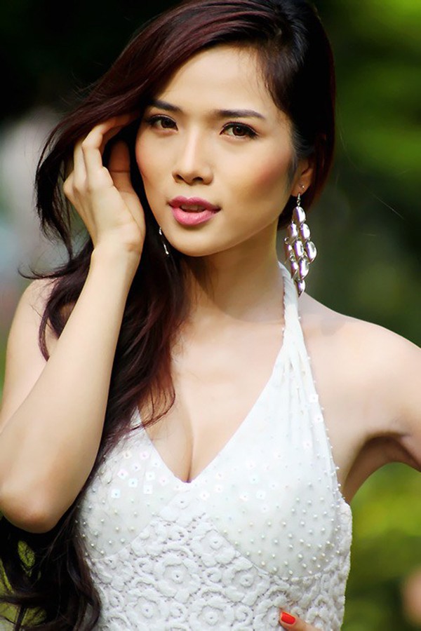 Vẻ đẹp nóng bỏng của siêu mẫu chung sống với Ưng Hoàng Phúc 6 năm mới làm đám cưới-6