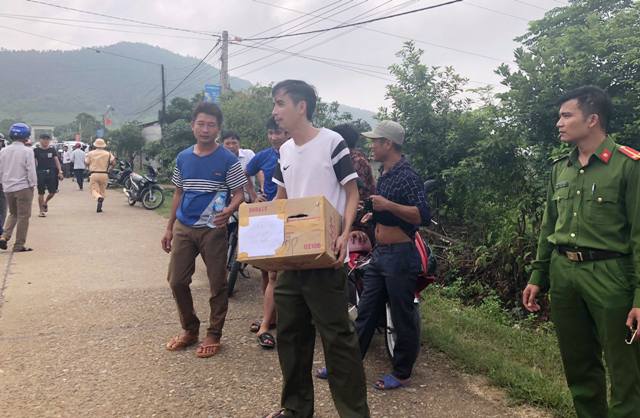 Clip: Xót xa cảnh 4 người 1 nhà chết, người dân quyên tiền ủng hộ-1