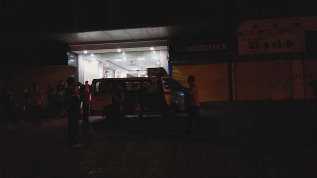 Bé gái sơ sinh bị mẹ ném từ tầng 31 chung cư Linh Đàm đã được lo chôn cất-5