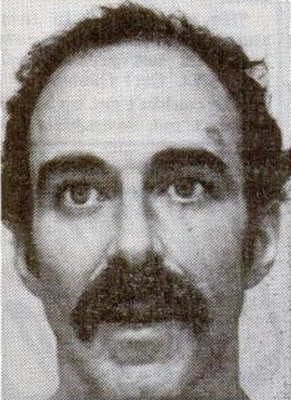 Tò mò mở thùng đồ bạn nhờ giữ, người phụ nữ hoảng hồn thấy tro và xương người, hé lộ tội ác của gã nhân viên nhà tang lễ-1