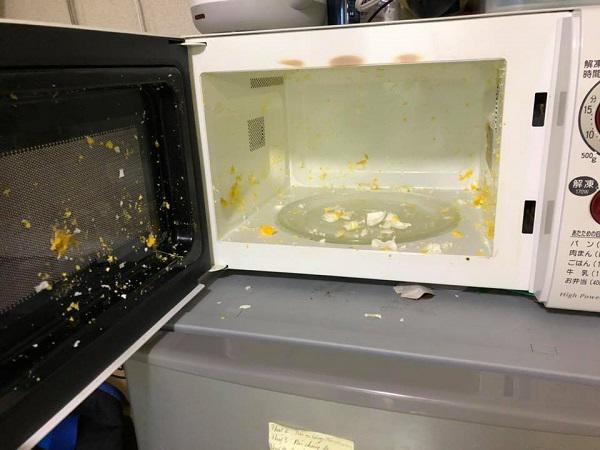 Học đòi làm theo trên mạng, cô gái khiến dân mạng tá hỏa với món trứng thoát xác”-5