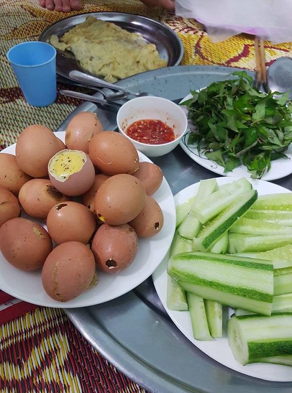 Học đòi làm theo trên mạng, cô gái khiến dân mạng tá hỏa với món trứng thoát xác”-6