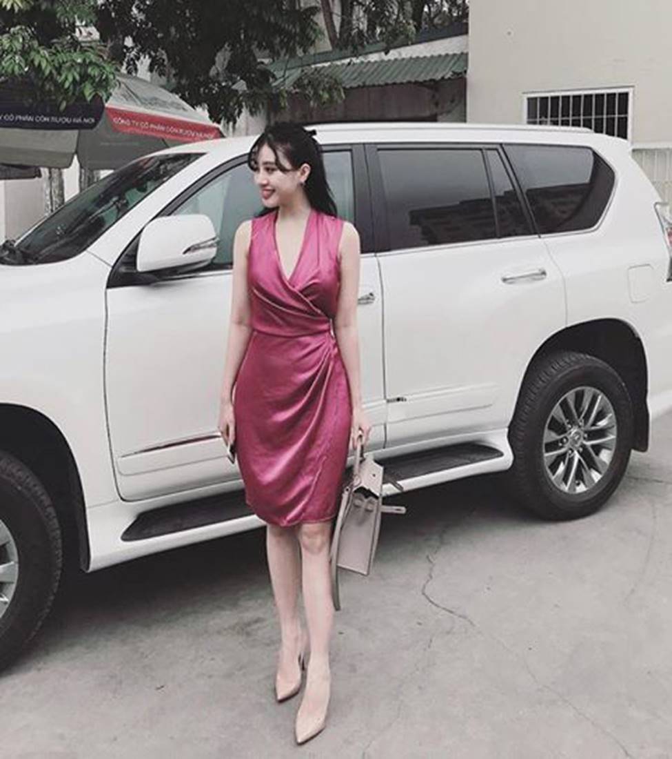 Thiếu nữ con nhà giàu nóng bỏng đốt mắt với bikini-16