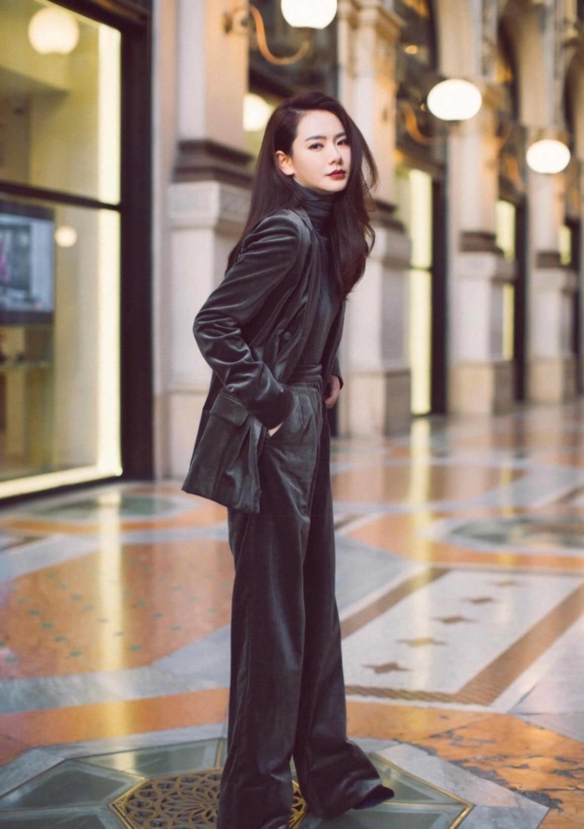 Học Sao Việt mặc nguyên một màu đơn giản vẫn sang, chân vẫn dài miên man-13