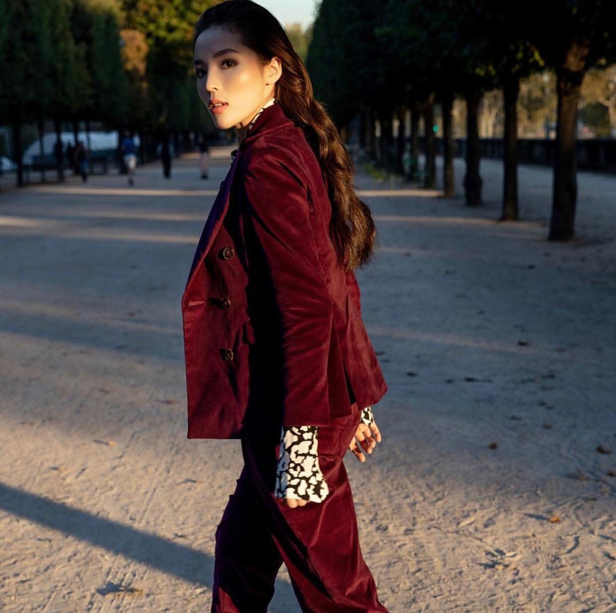 Học Sao Việt mặc nguyên một màu đơn giản vẫn sang, chân vẫn dài miên man-6