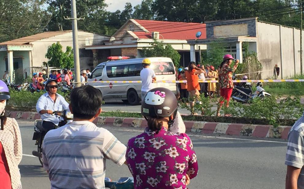 Vụ chủ quán cà phê bị sát hại: Nạn nhân ôm cổ đầy máu chạy ra đường kêu cứu-1